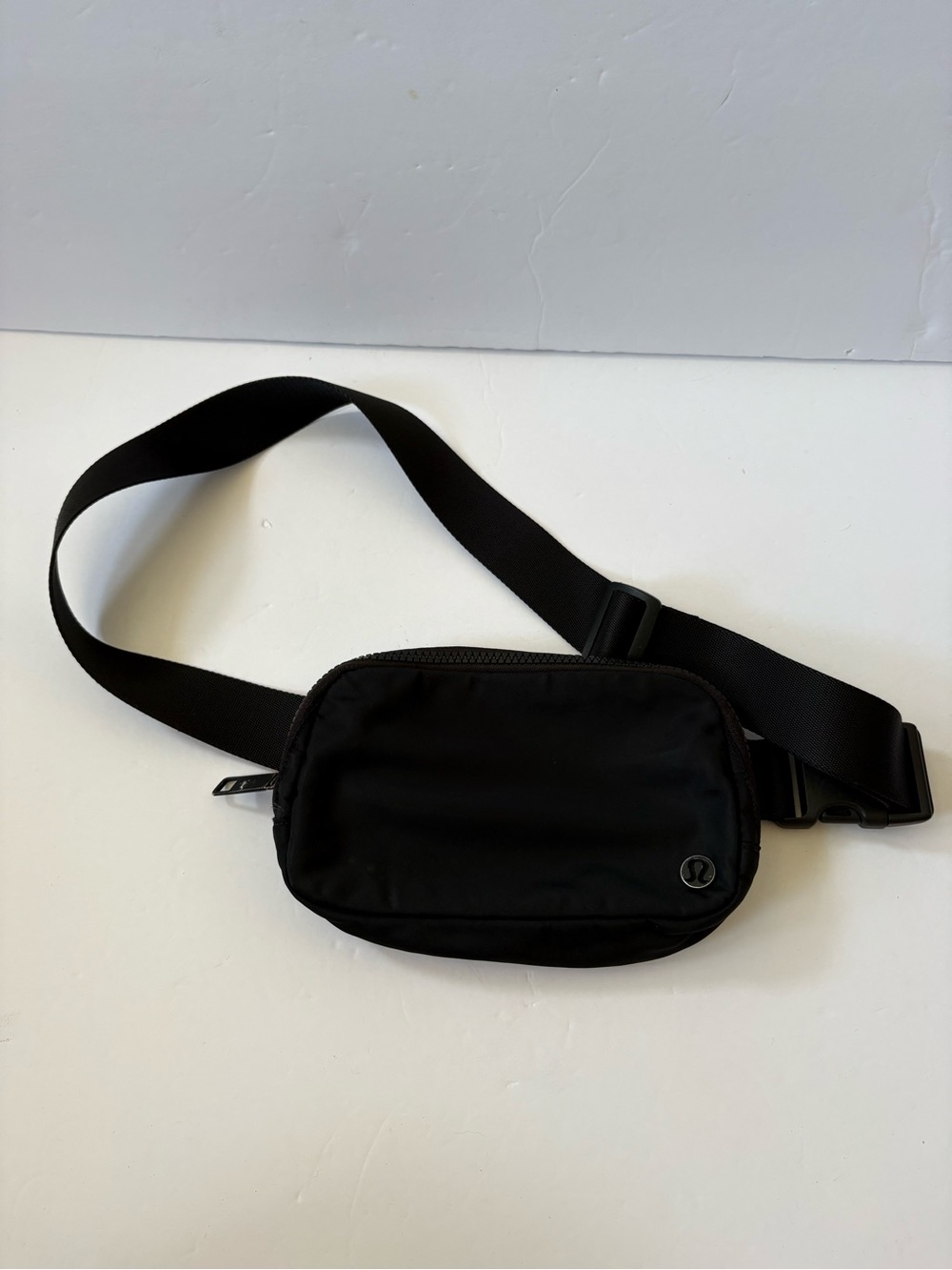 Lululemon 1L Everywhere Belt Bag Black Logo Strap LU9BG1S Hike Run Everyday Logo